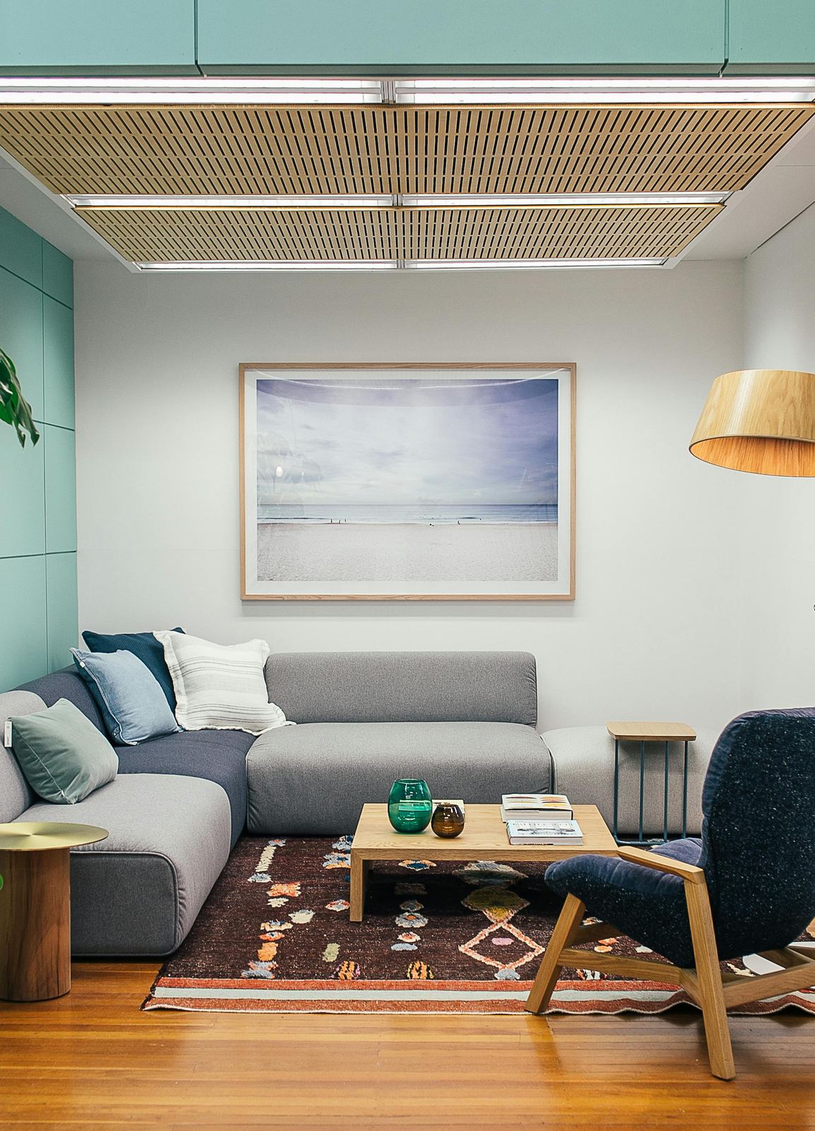 Salón con muebles tapizados en Madrid (imagen genérica interina)