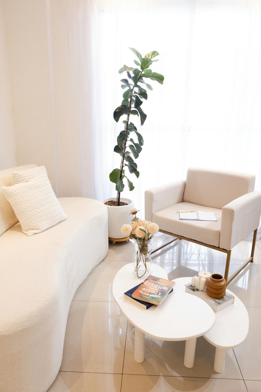 Salón con muebles tapizados en Madrid (imagen genérica interina)